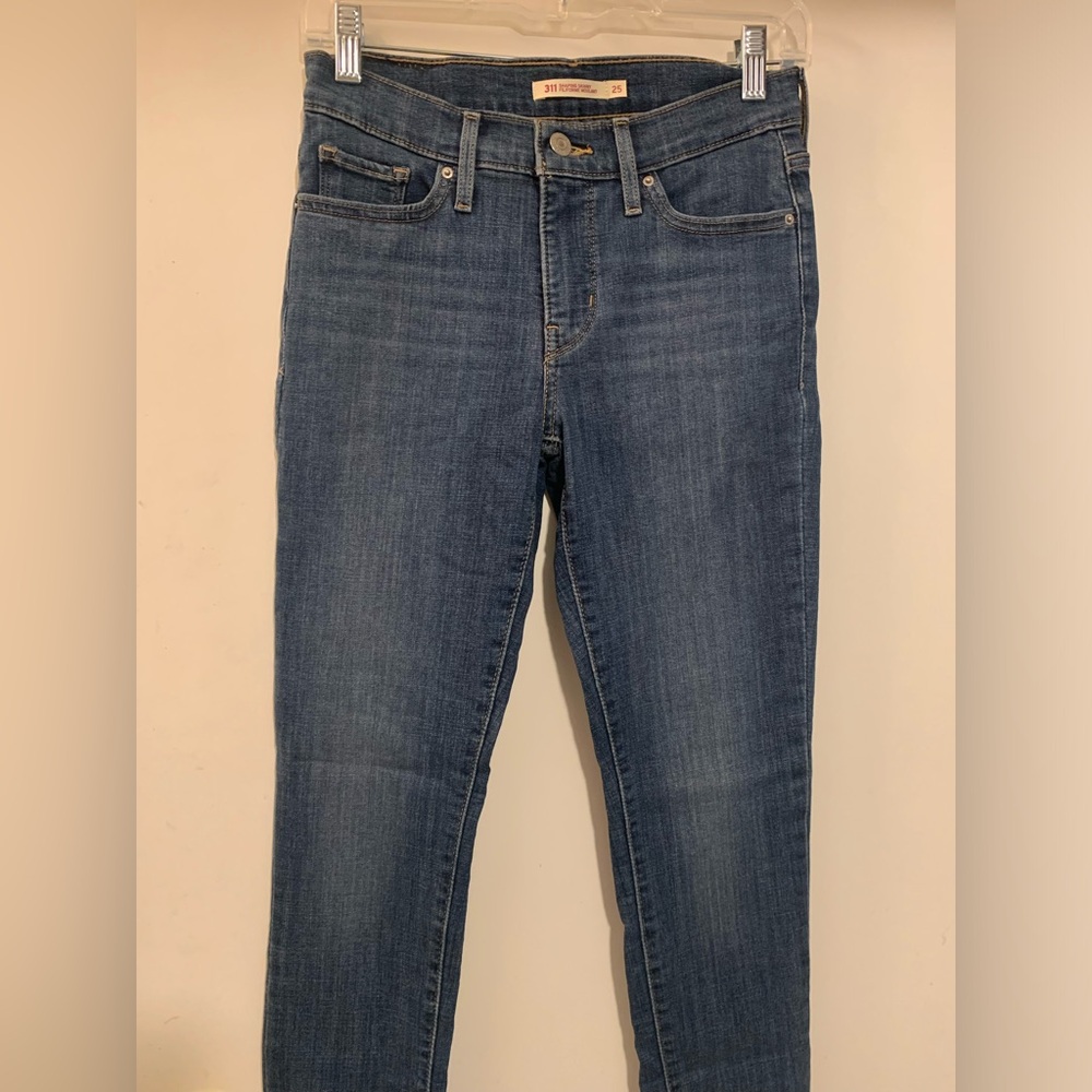 NWOT Levi’s 311 Shaping Skinny